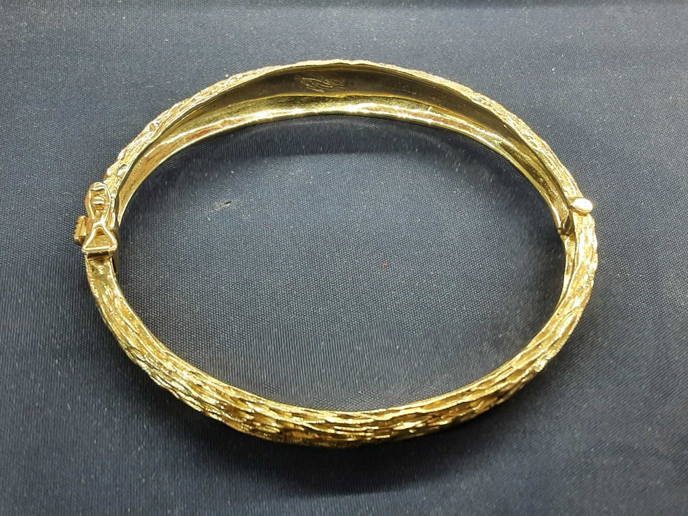 Bangle Bracelet - Yellow Gold 14k (.585) 22.1 grams 6 inch