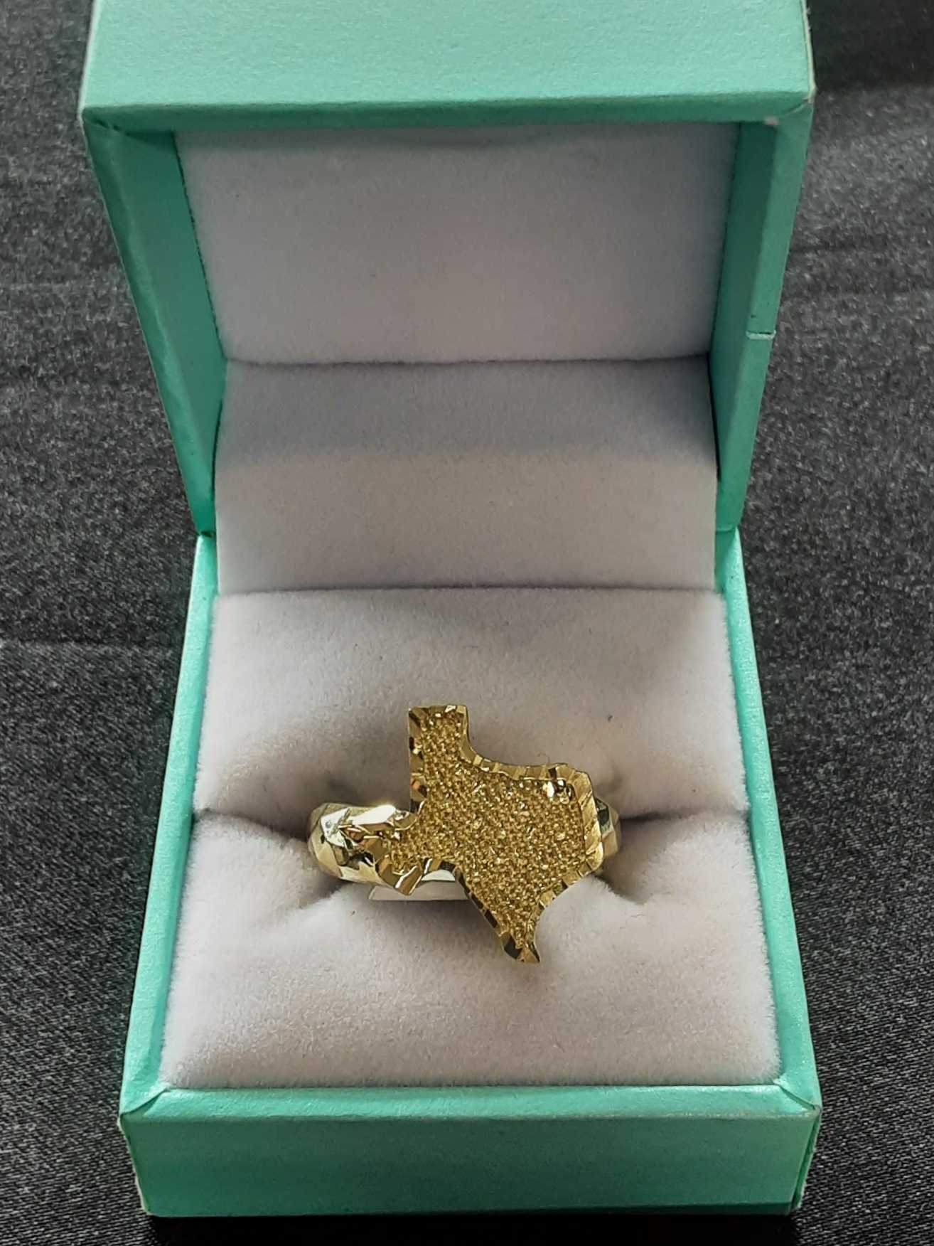 Men's Ring - Yellow Gold 10k (.417) 3.7 grams Size 10.5