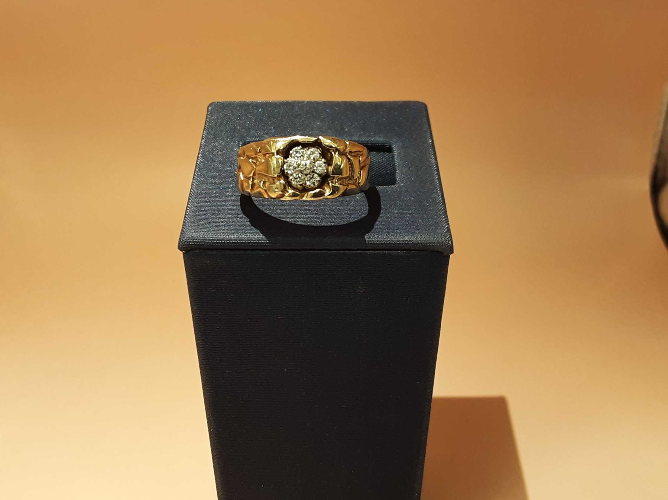 Men's Ring - Yellow Gold 10k (.417) 4 Grams Size 9.5 - Image 2