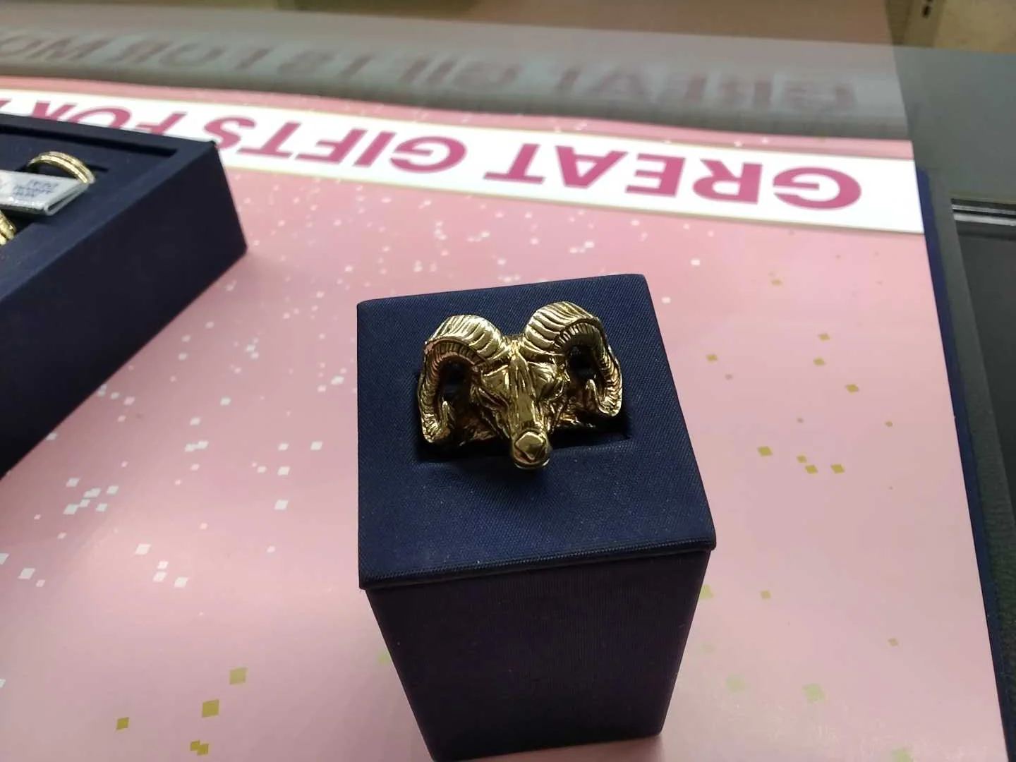 Men's Ring - Yellow Gold 10k (.417) 6.4 grams Size 10 - Image 2