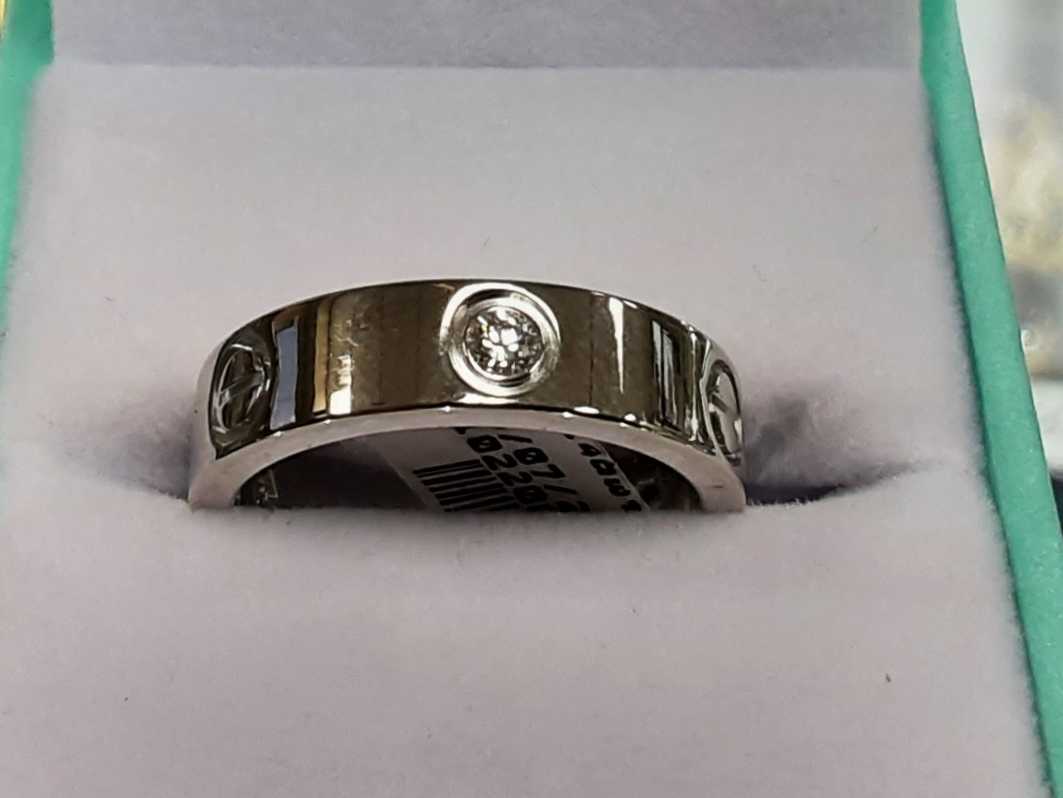 Ring - Wedding Band - White Gold 18k (.750) 9.9 grams Size 9