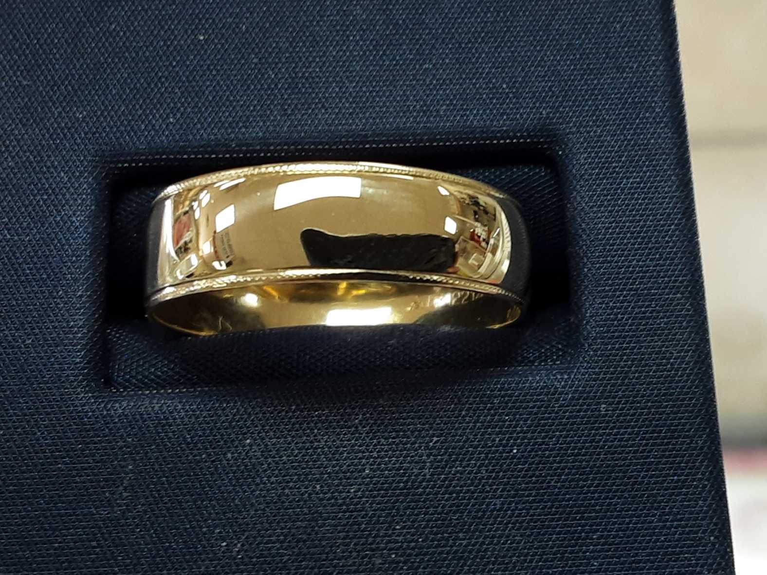 Ring - Wedding Band - Yellow Gold 14k (.585) 2.4 grams Size 10