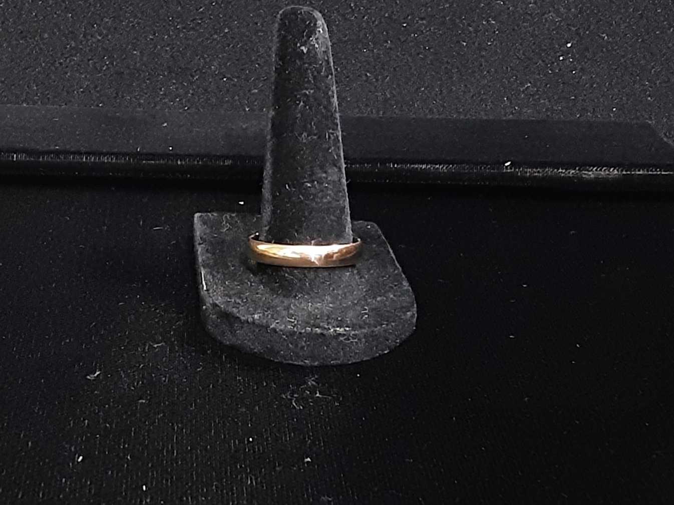 Ring - Wedding Band - Yellow Gold 14k (.585) 3.1 grams Size 11.5