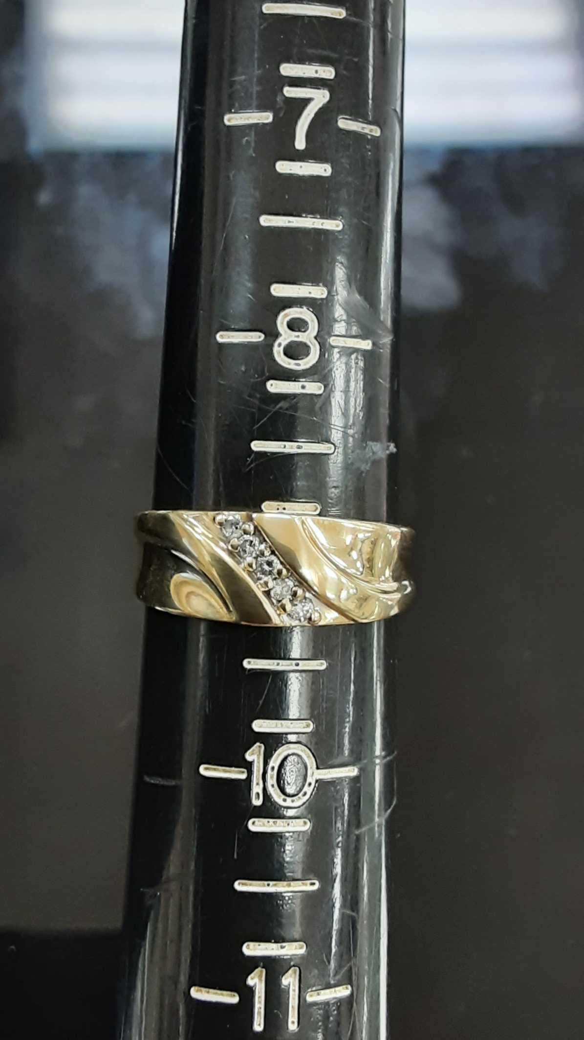 Ring - Wedding Band - Yellow Gold 14k (.585) 3.6 grams Size 9.5