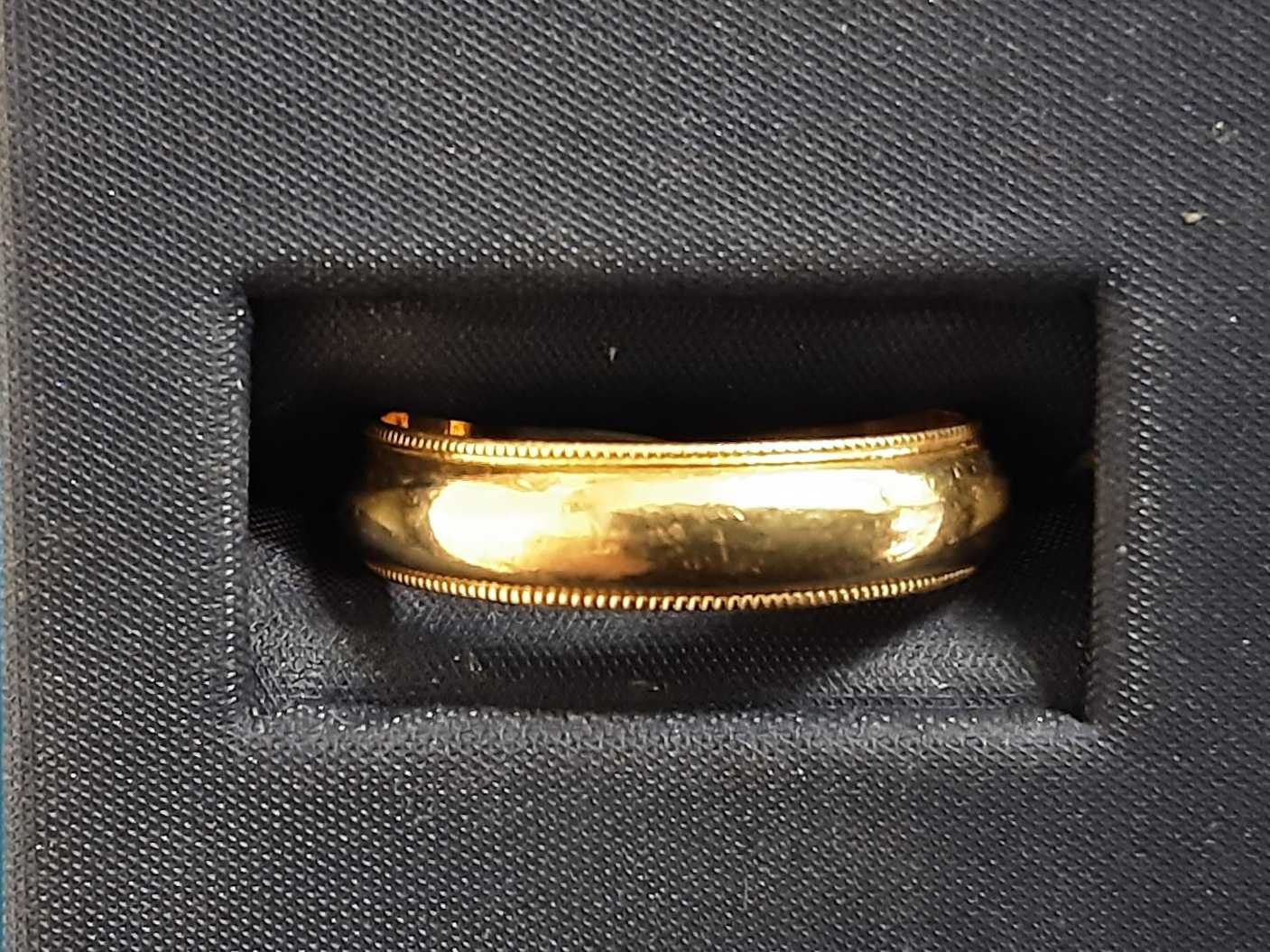 Ring - Wedding Band - Yellow Gold 14k (.585) 4.9 grams Size 9.5