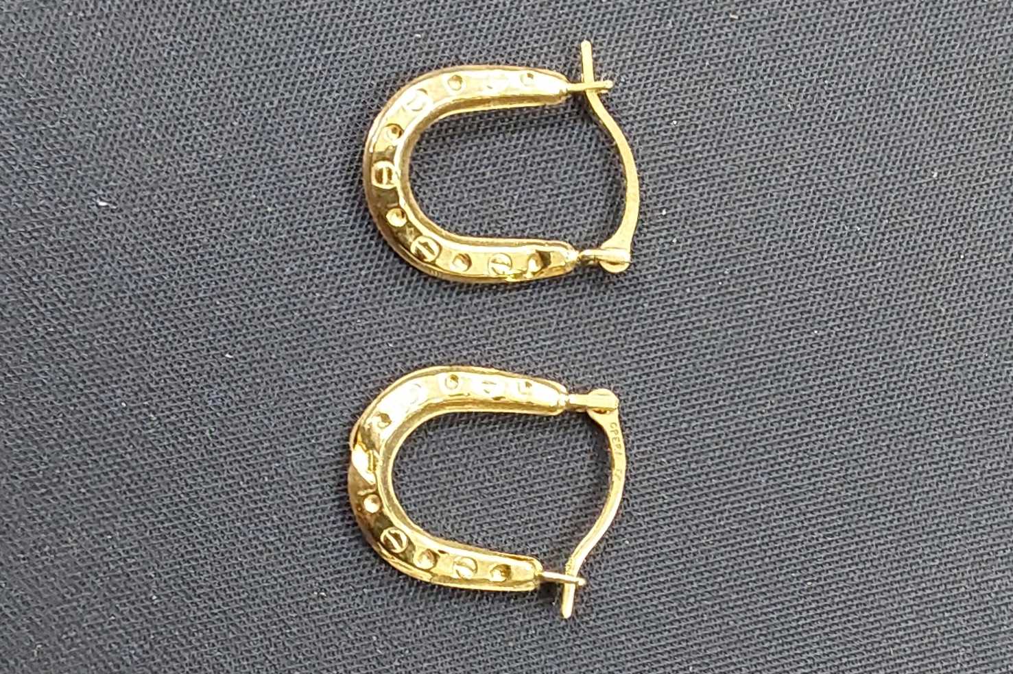 Shrimp Earrings - Yellow Gold 10k (.417) 0.2 grams