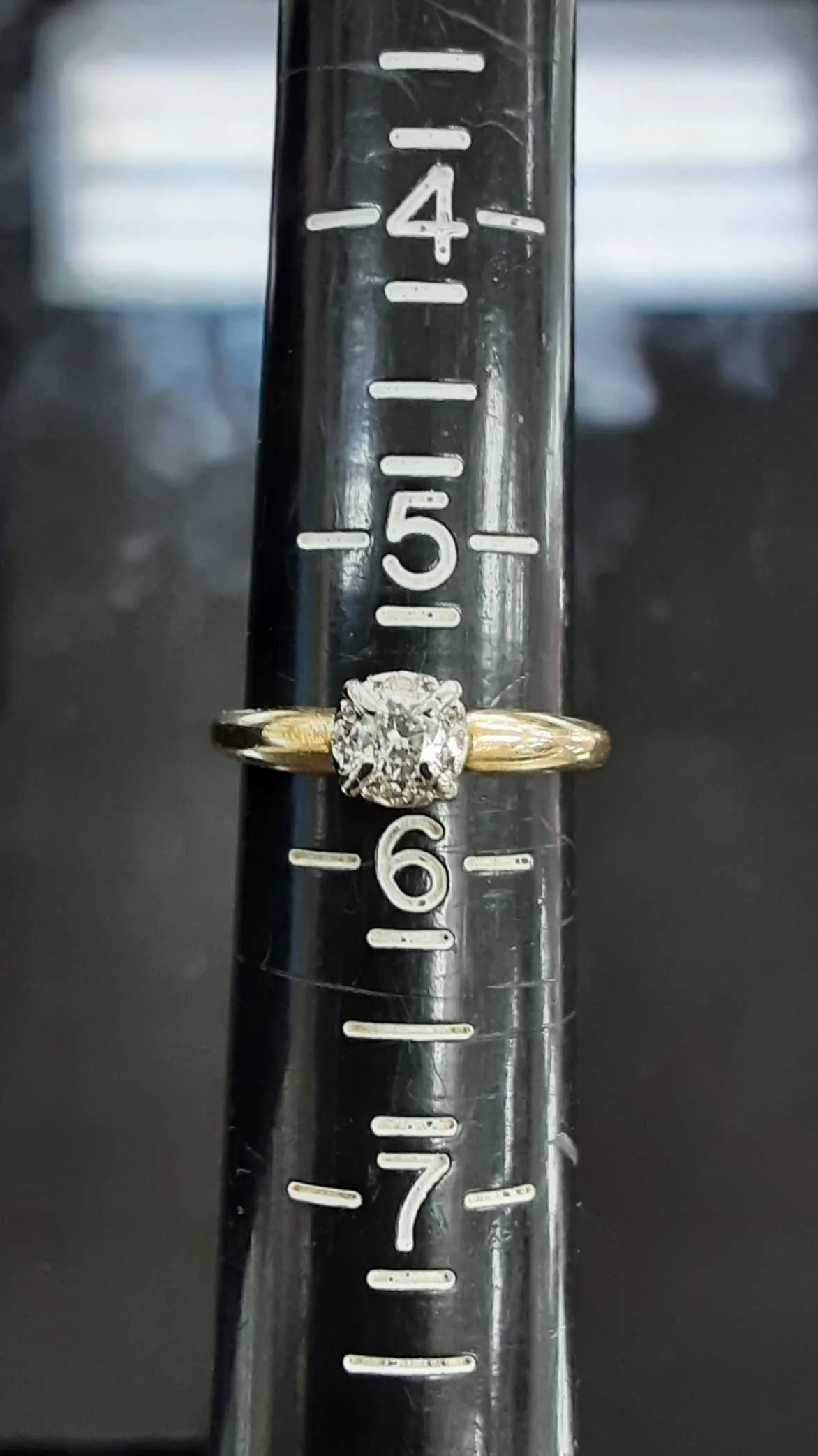 Women's Ring - Solitaire - Yellow Gold 14k (.585) 2.6 grams Size 7