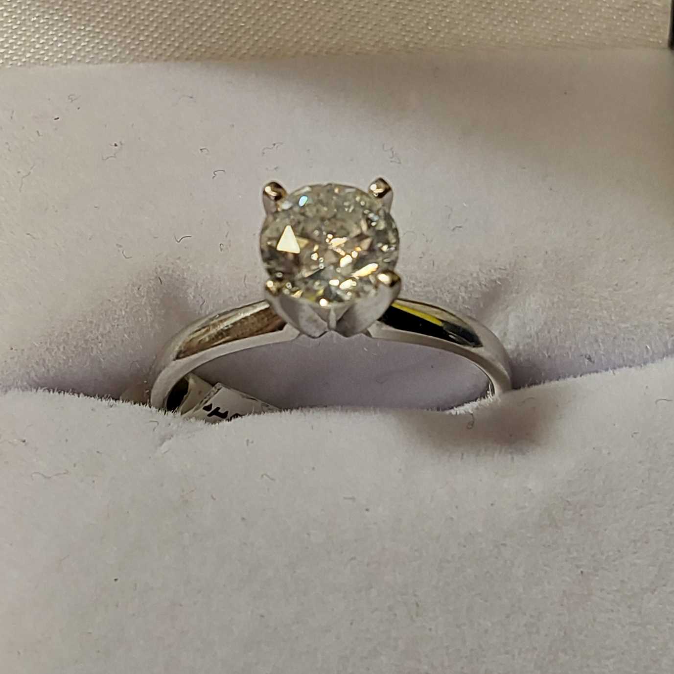 Women's Ring - Solitaire - Yellow Gold 14k (.585) 2.6 grams Size 8
