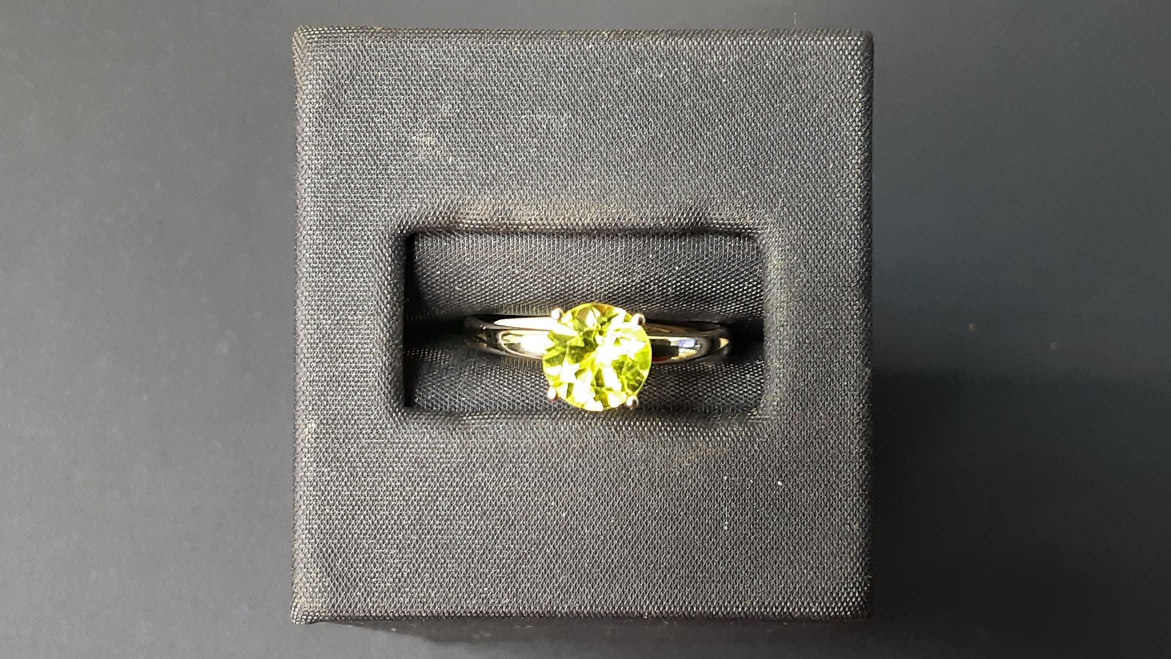 Women's Ring - Solitaire - Yellow Gold 14k (.585) 3.1 grams Size 6