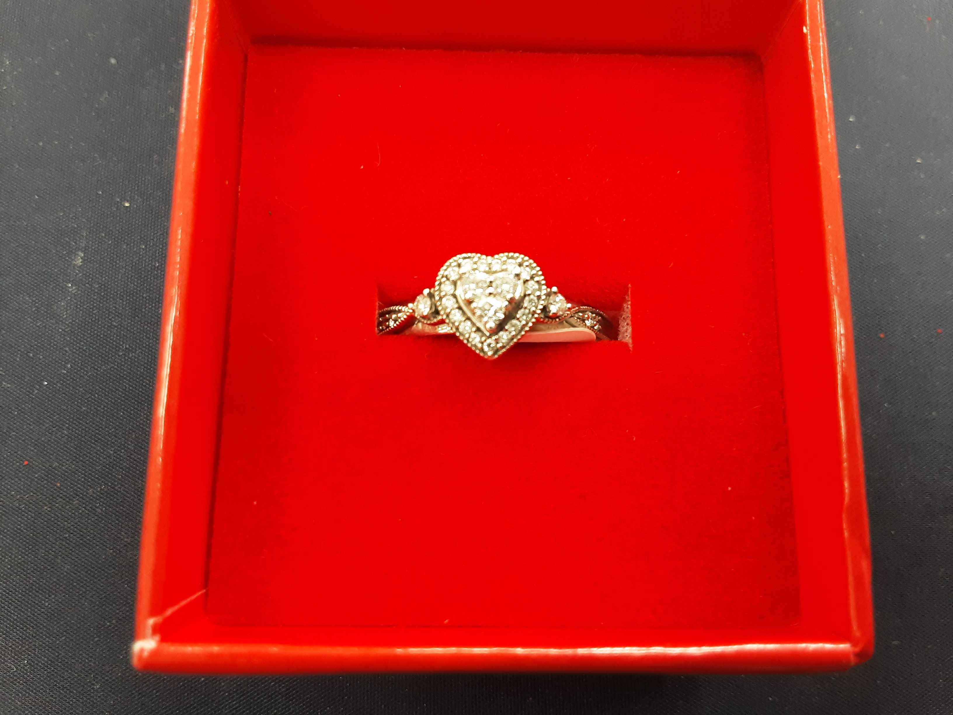 Women's Ring - White Gold 10k (.417) 2.8 grams Size 9