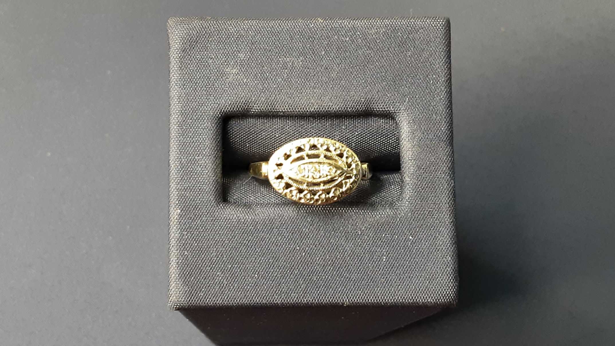 Women's Ring - White Gold 14k (.585) 2 grams Size 6.5