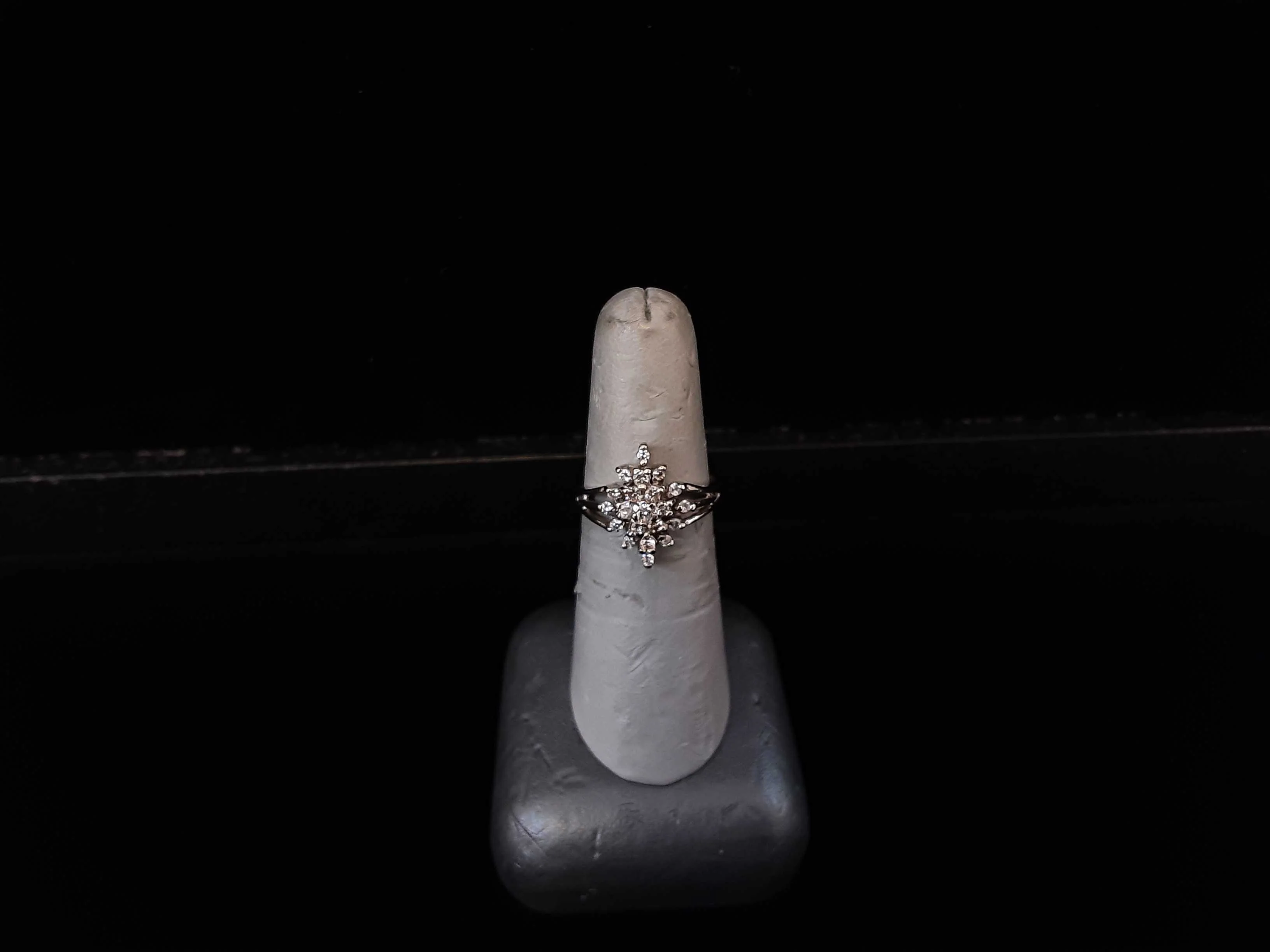 Women's Ring - White Gold 14k (.585) 3.6 grams Size 20