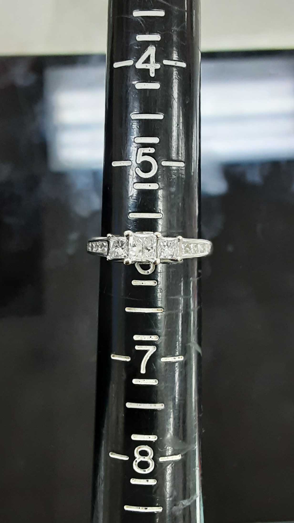 Women's Ring - White Gold 14k (.585) 3.7 grams Size 6.5