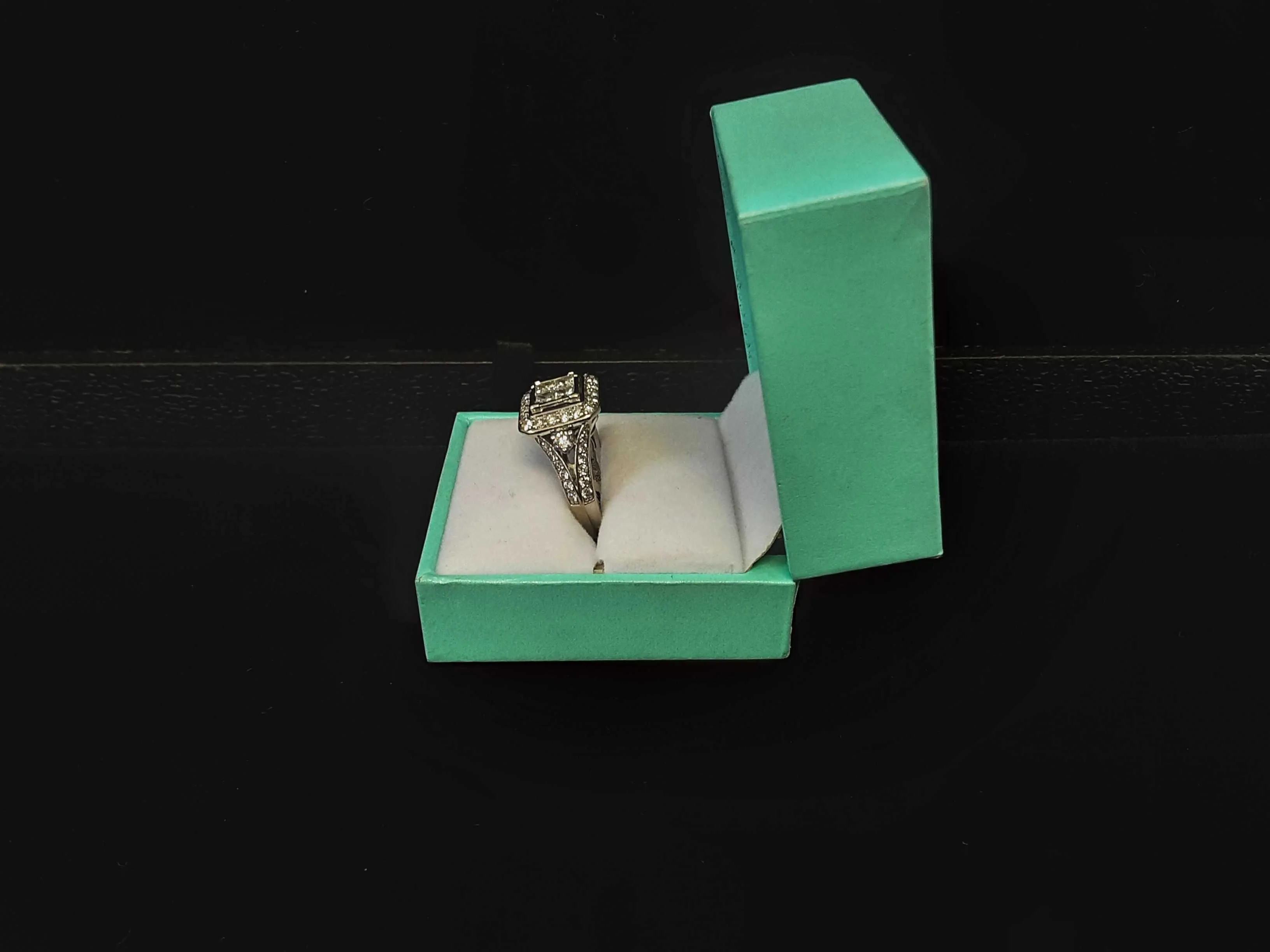 Women's Ring - White Gold 14k (.585) 6.9 grams Size 7 - Image 3