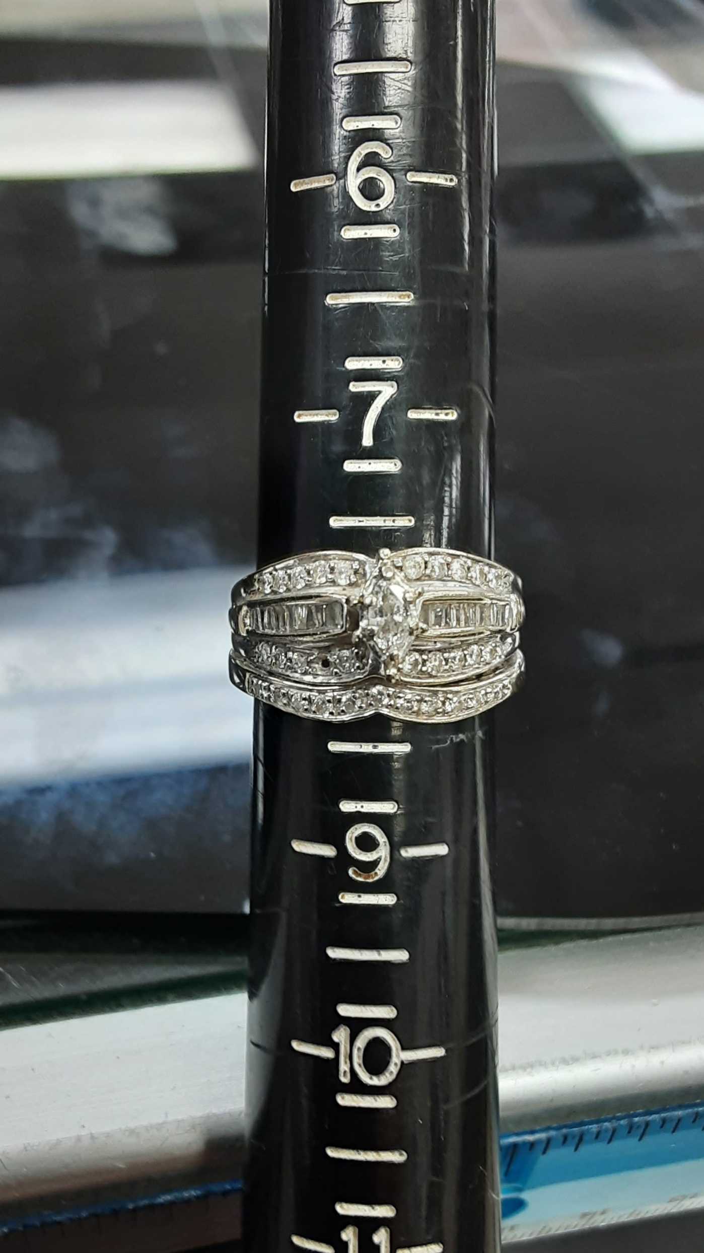 Women's Ring - White Gold 14k (.585) 9.2 grams Size 8