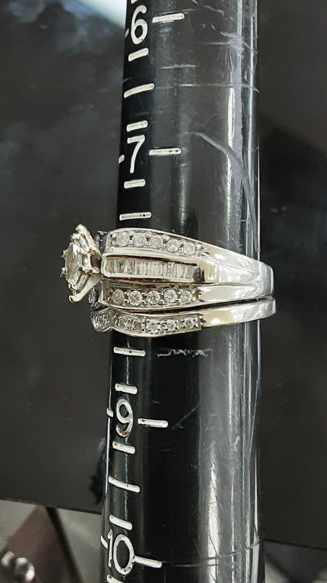 Women's Ring - White Gold 14k (.585) 9.2 grams Size 8 - Image 2