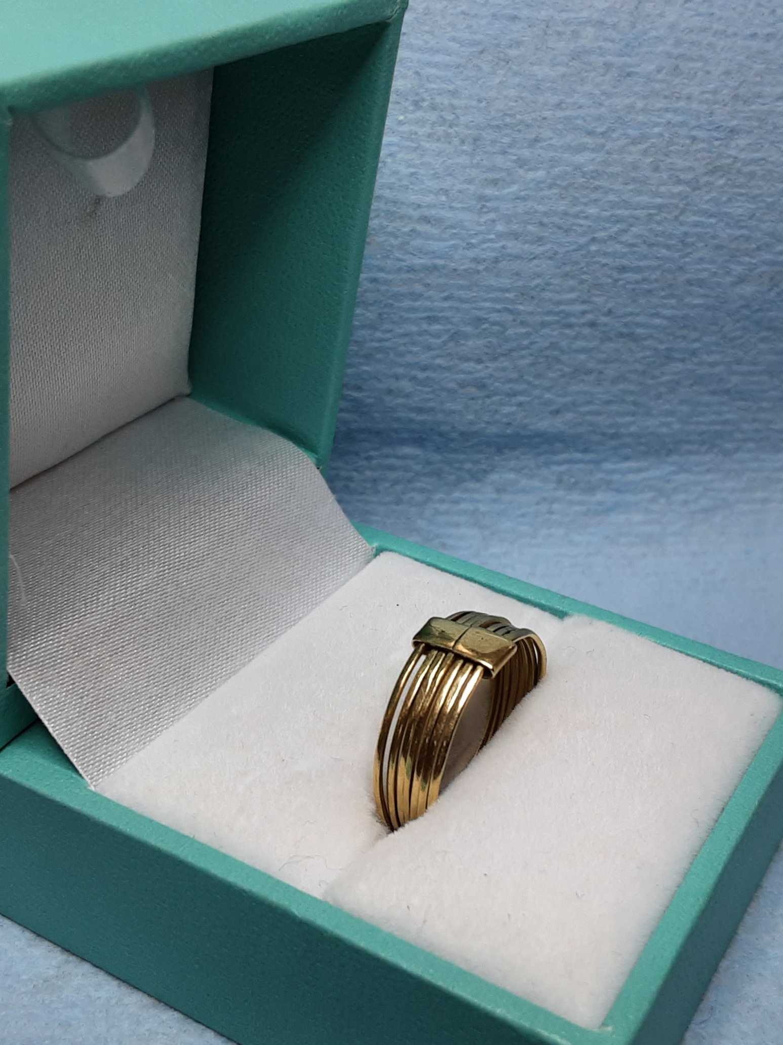 Women's Ring - Yellow Gold 10k (.417) 1.9 grams Size 7.5