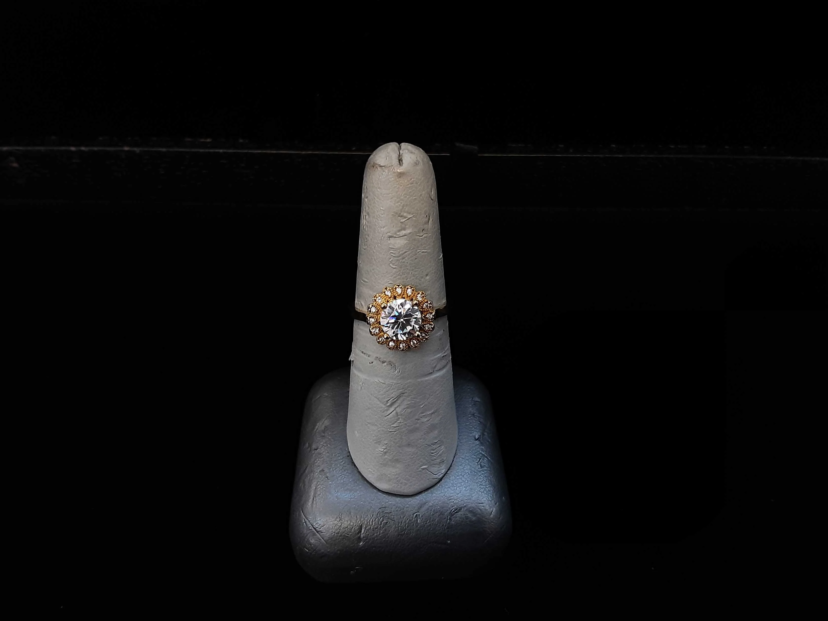 Women's Ring - Yellow Gold 10k (.417) 2.3 grams Size 7