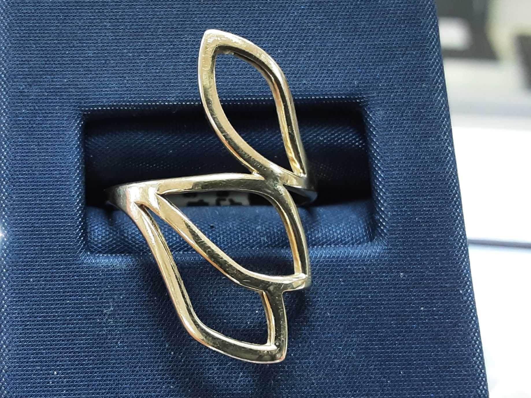 Women's Ring - Yellow Gold 10k (.417) 2.3 grams Size 20