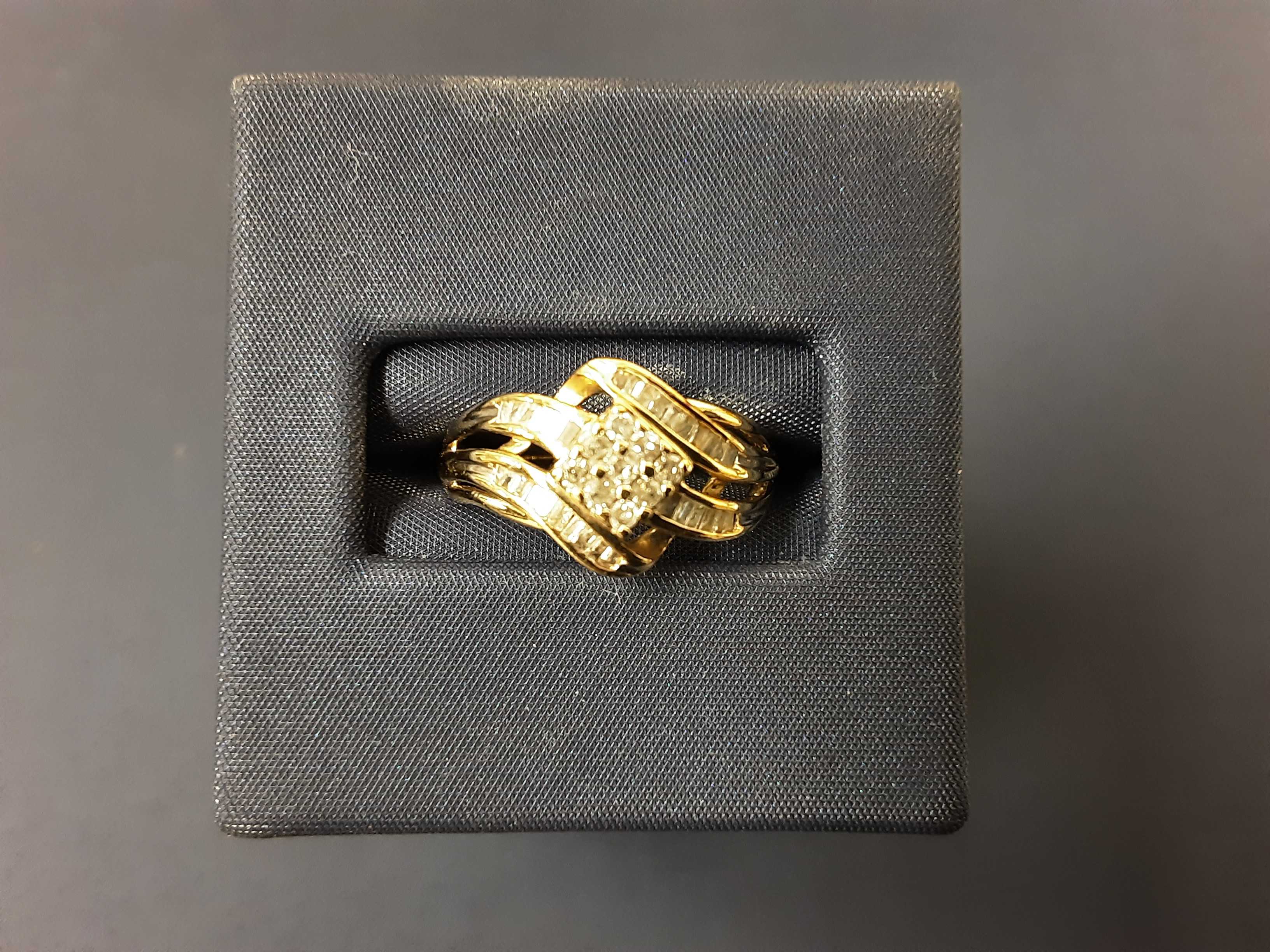 Women's Ring - Yellow Gold 10k (.417) 2.3 grams Size 7.5