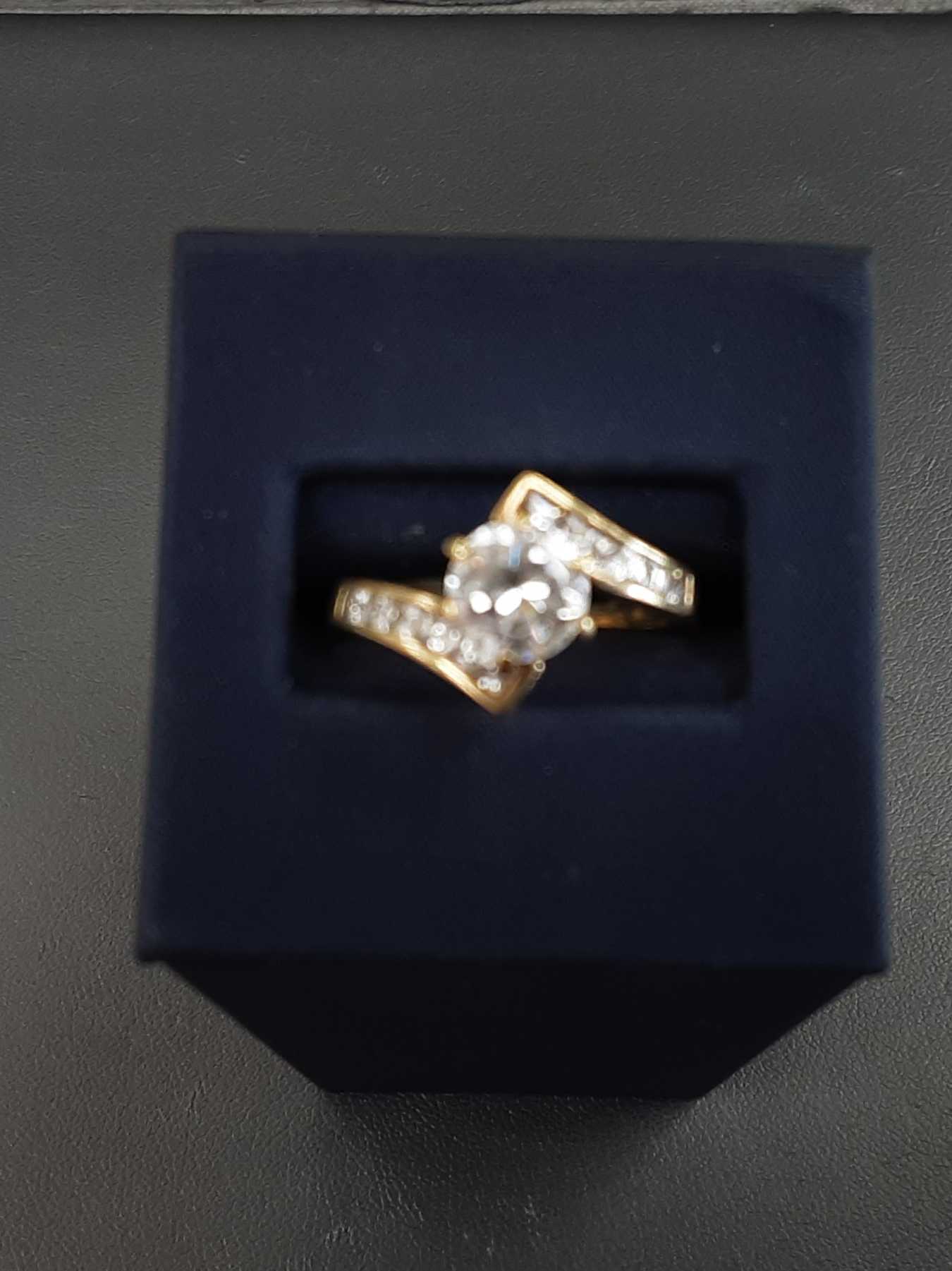 Women's Ring - Yellow Gold 10k (.417) 3.4 grams Size 9