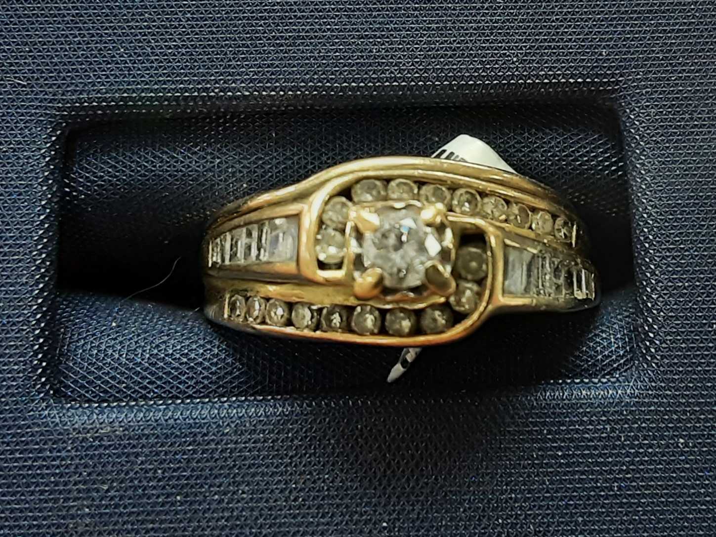 Women's Ring - Yellow Gold 10k (.417) 3 grams Size 20