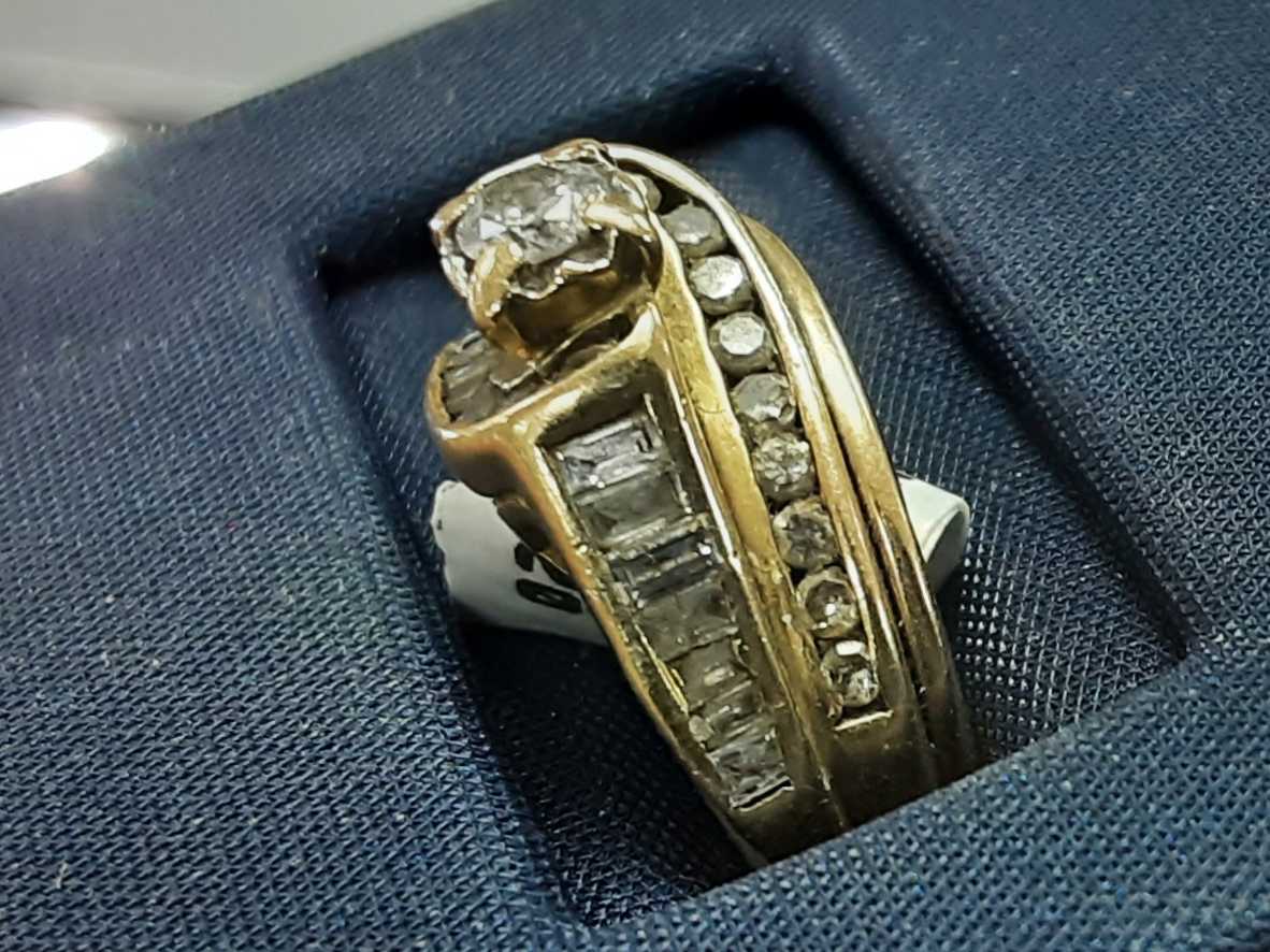 Women's Ring - Yellow Gold 10k (.417) 3 grams Size 20 - Image 2