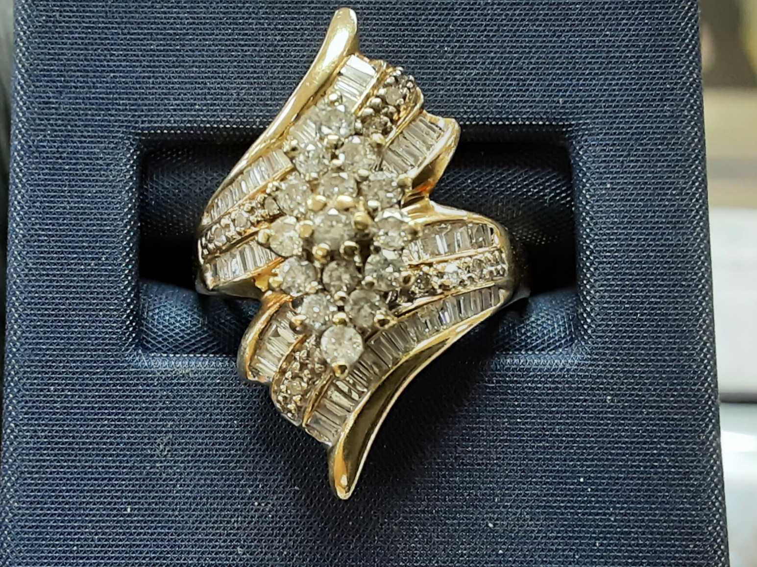 Women's Ring - Yellow Gold 10k (.417) 5.4 grams Size 20
