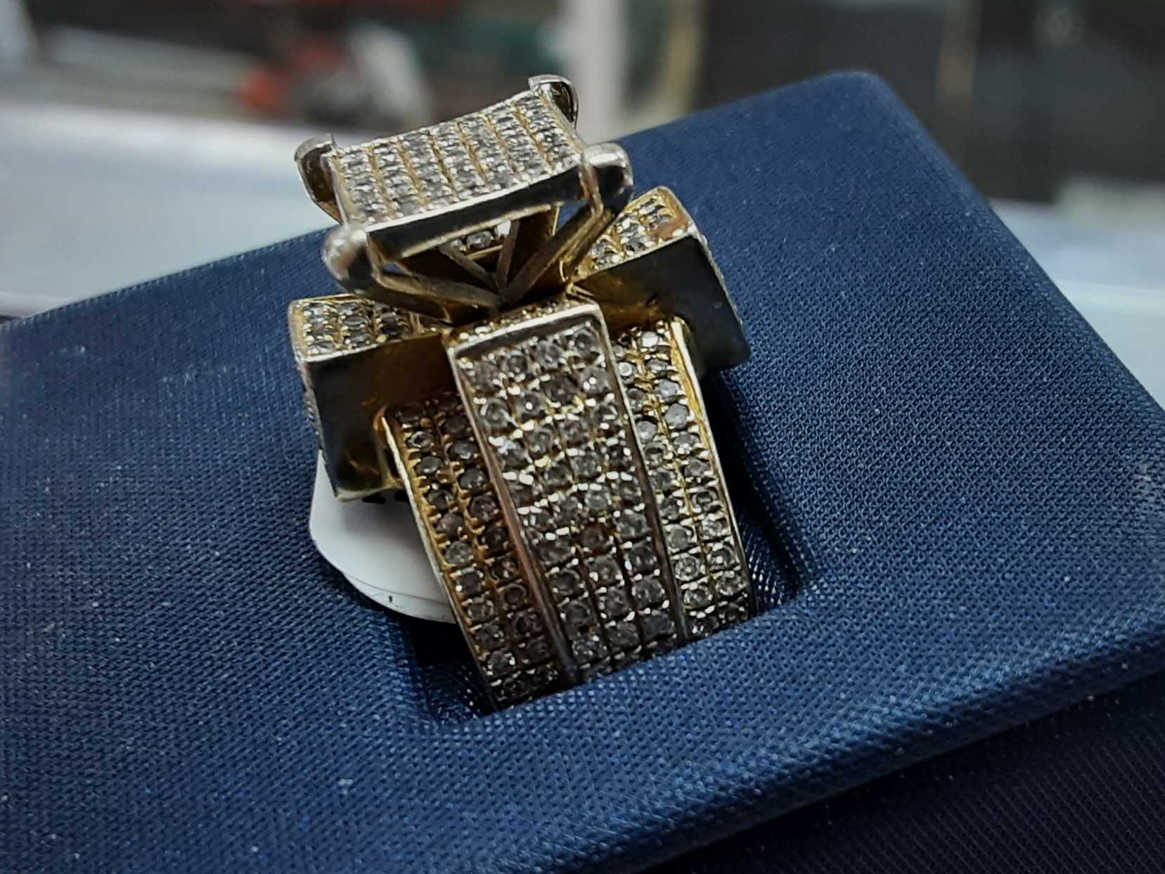 Women's Ring - Yellow Gold 10k (.417) 7.6 grams Size 9.5 - Image 2
