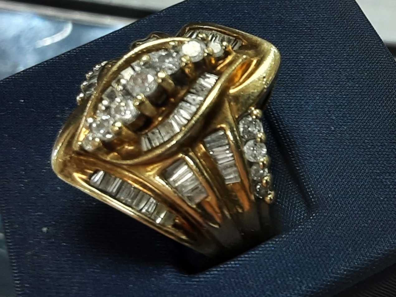 Women's Ring - Yellow Gold 10k (.417) 9.7 grams Size 20 - Image 2