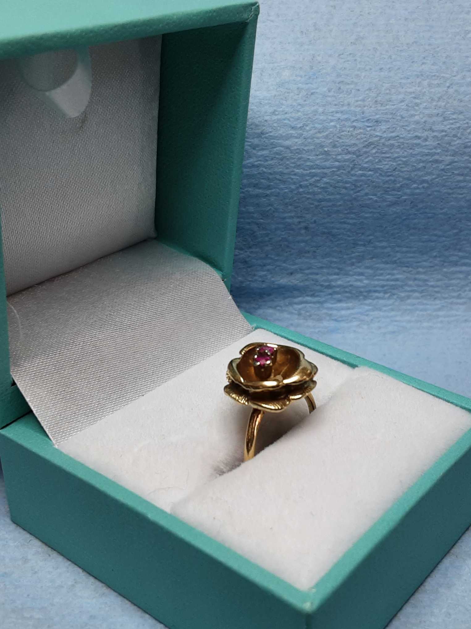 Women's Ring - Yellow Gold 14k (.585) 3.2 grams Size 5.5