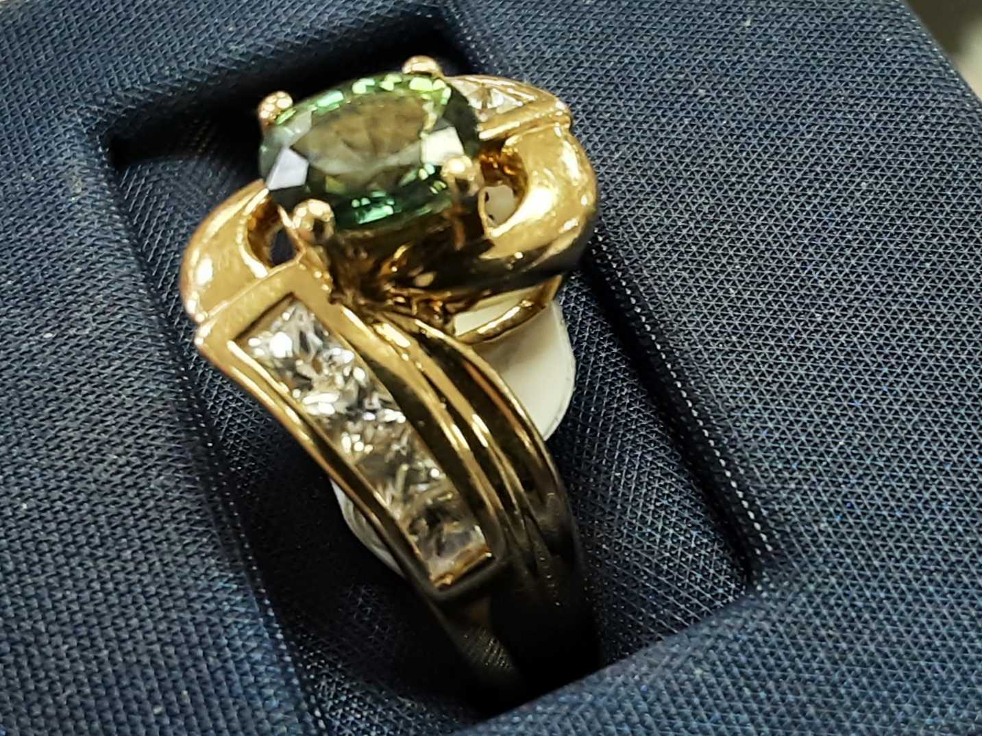 Women's Ring - Yellow Gold 14k (.585) 3.9 grams Size 10 - Image 2