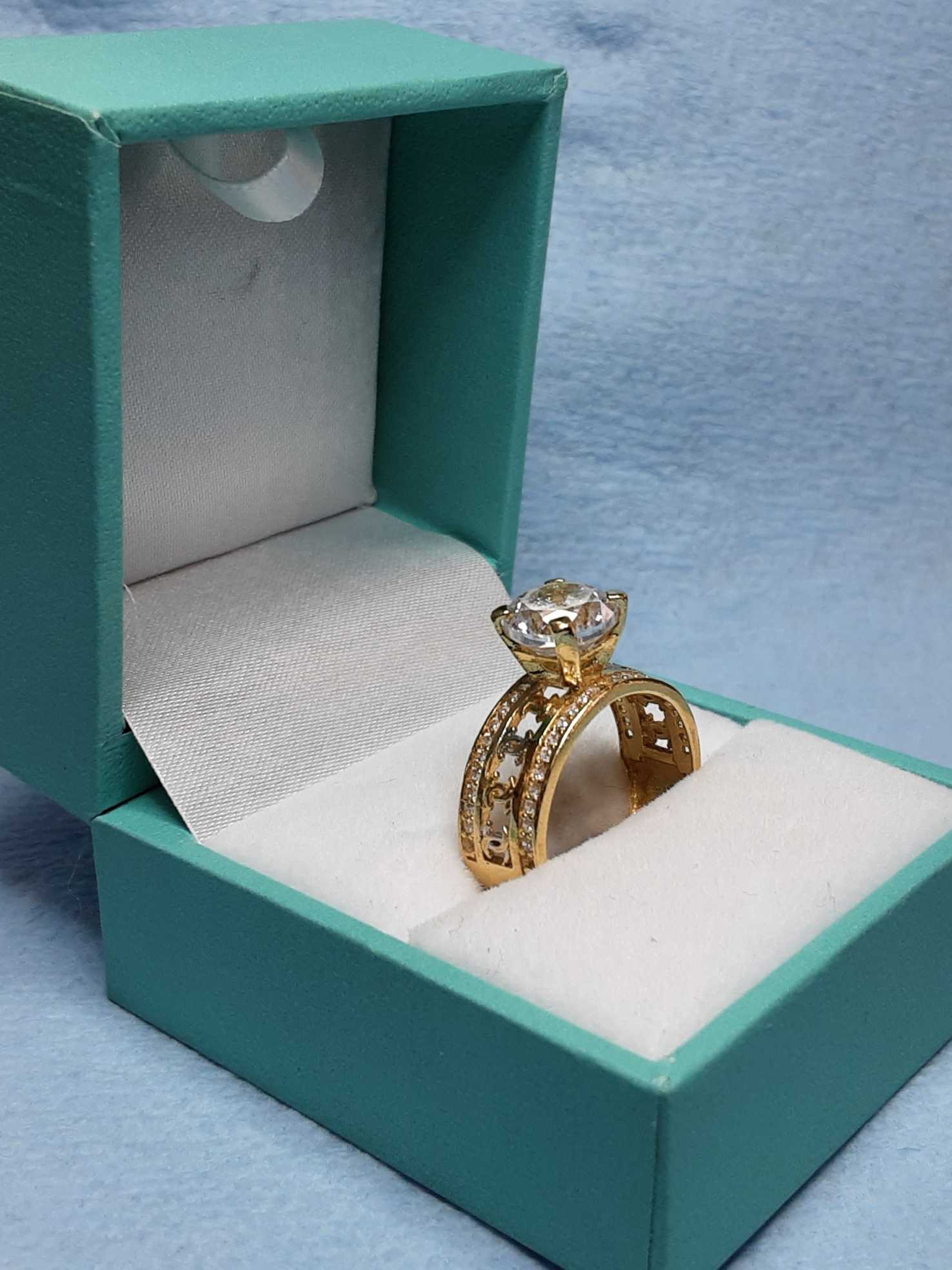 Women's Ring - Yellow Gold 14k (.585) 4 grams Size 6.5