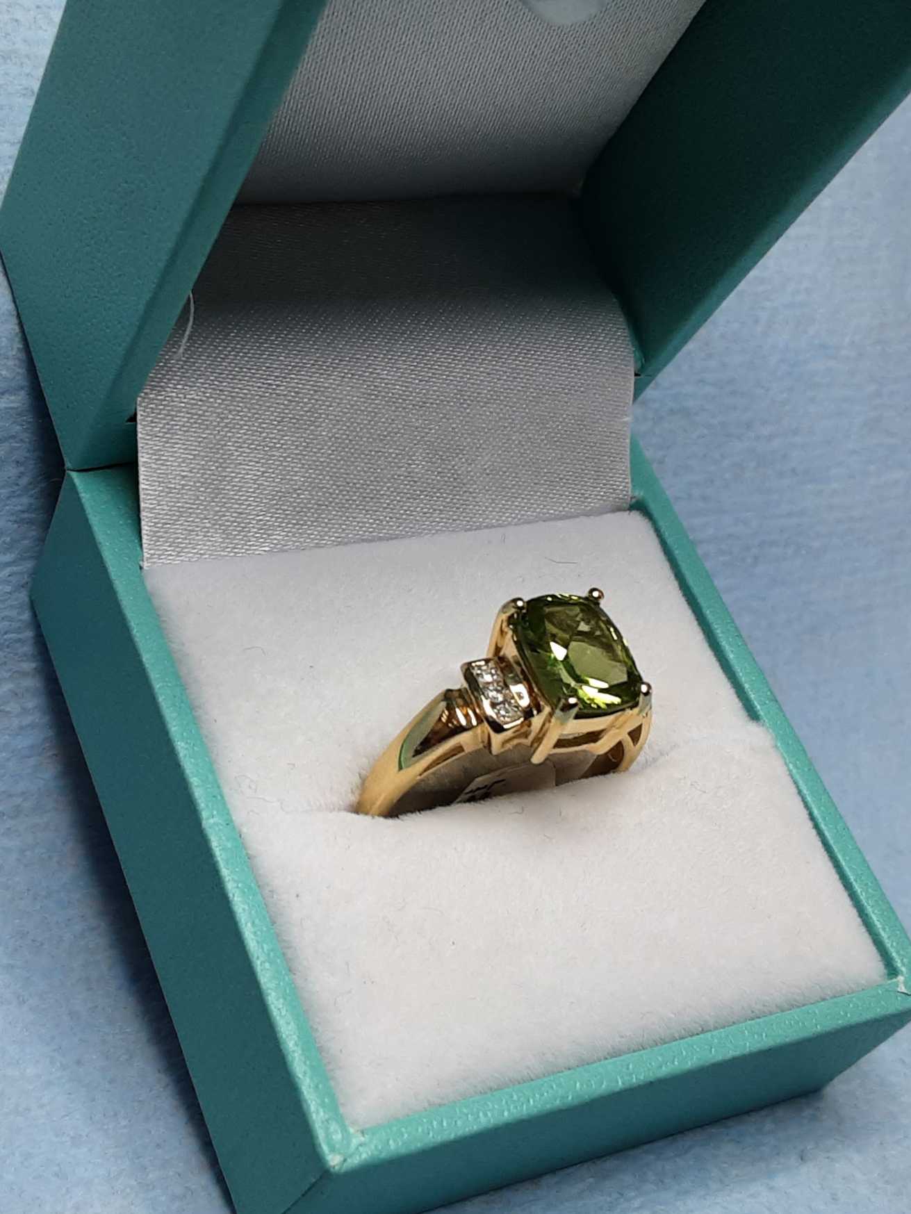 Women's Ring - Yellow Gold 14k (.585) 4 grams Size 7.5