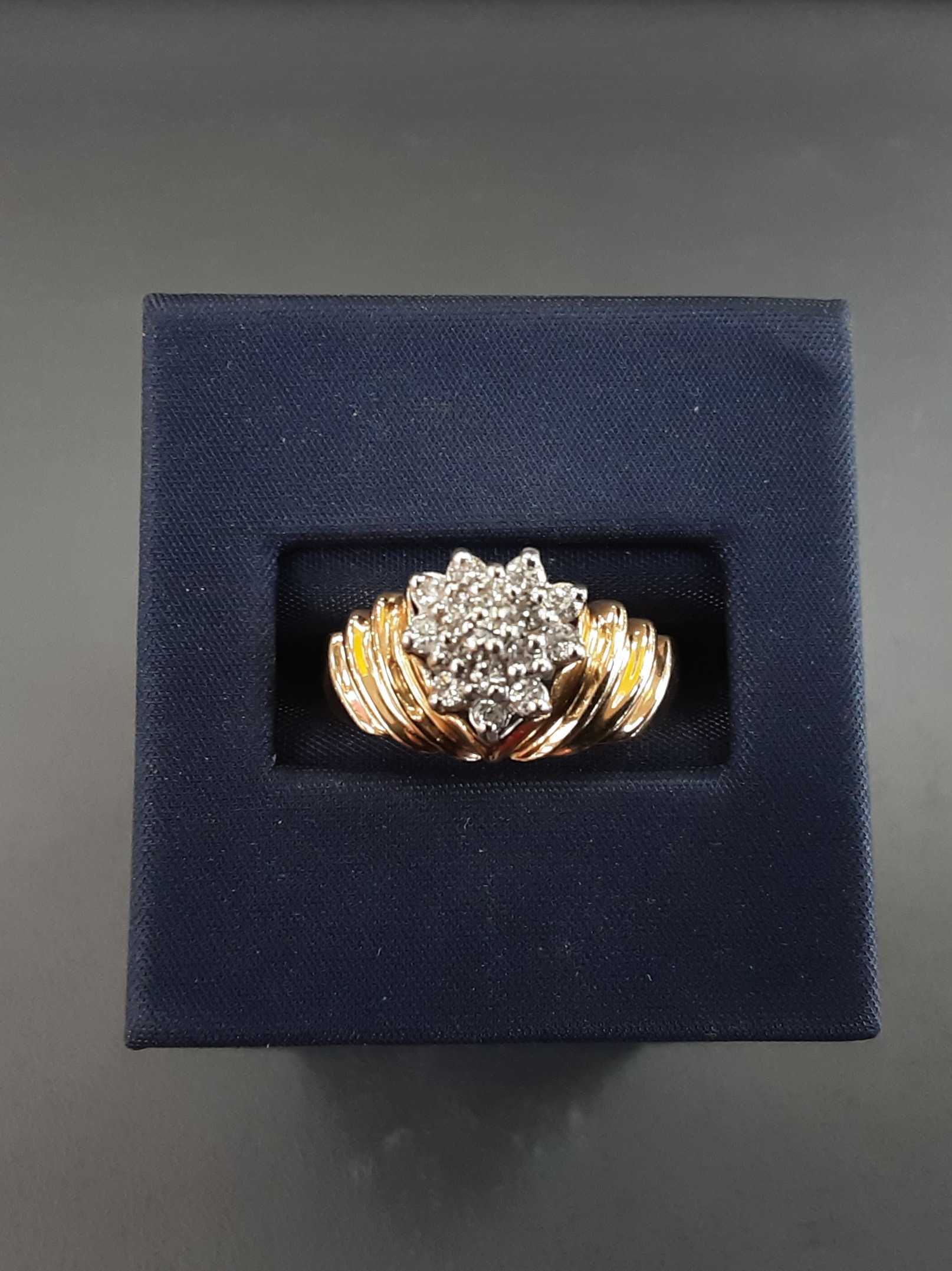 Women's Ring - Yellow Gold 14k (.585) 5.3 grams Size 7.5