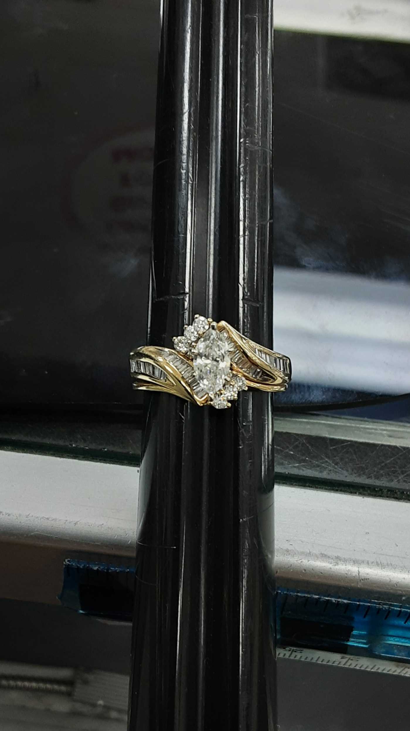 Women's Ring - Yellow Gold 14k (.585) 6.7 grams Size 8.5