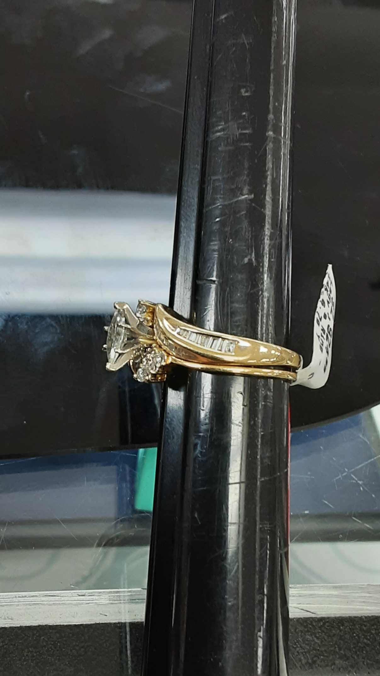 Women's Ring - Yellow Gold 14k (.585) 6.7 grams Size 8.5 - Image 2